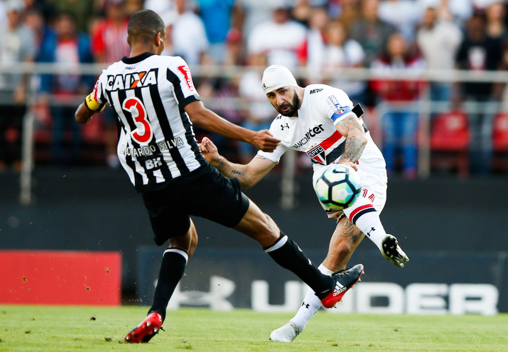 Lucas Pratto, Leonardo Silva