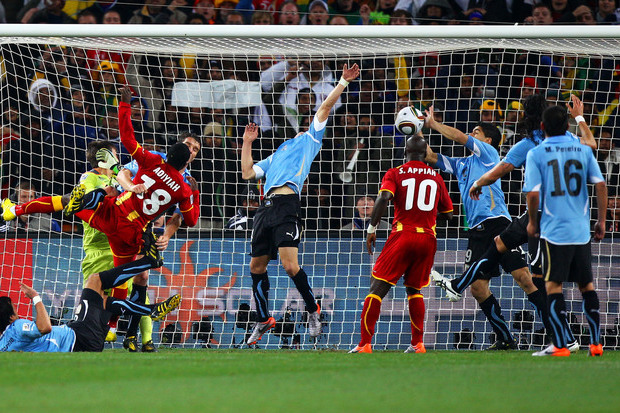 Uruguai 1 x 1 Gana: o dia que Surez brilhou como goleiro 