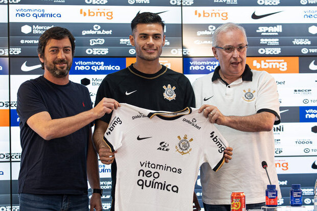 'Sei que estou no melhor clube do Brasil', diz Fausto Vera em apresentação oficial