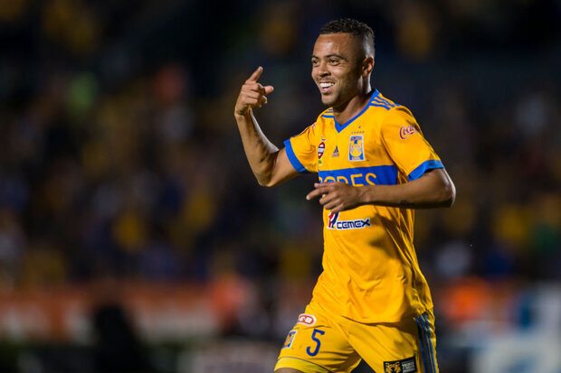 Botafogo negocia contratação do volante Rafael Carioca