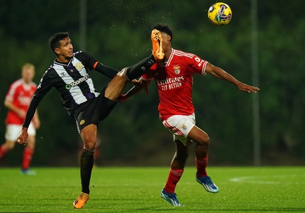 Clube Desportivo Nacional [www.cdnacional.pt] - Está dado o apito inicial.  Concentra-te e encontra o nome de 6 jogadores da nossa equipa sénior de  futebol, nesta autêntica 'Sopa de letras'. Escreve-os na caixa