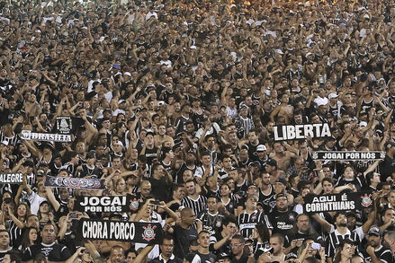 Torcedores do Corinthians no Pacaembu