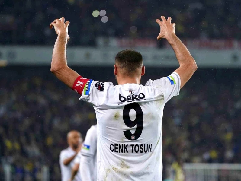 China oferece 35 milhões de euros por jogador turco Cenk Tosun