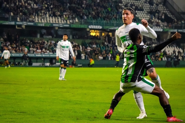 Coritiba supera o Amrica Mineiro e encosta no G4 da Srie B