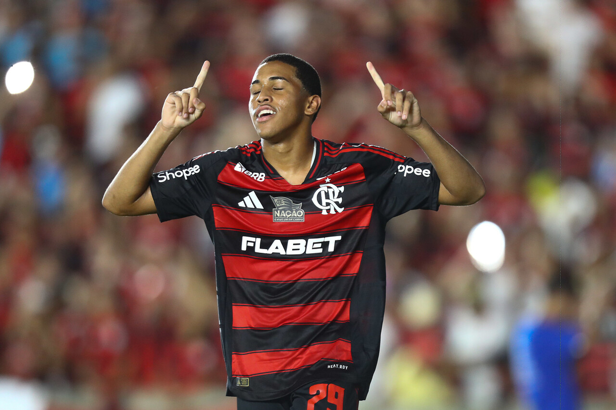 Joia da Gvea sai do banco e garante vantagem ao Flamengo na Copa do Brasil
