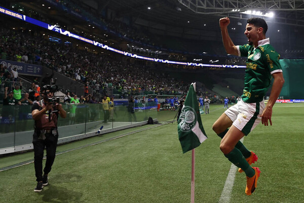 Com incio fulminante no segundo tempo, Palmeiras bate Atltico Goianiense
