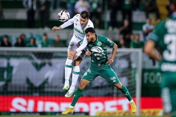 Chapecoense vence o Cuiab e dorme no G4 da Srie B