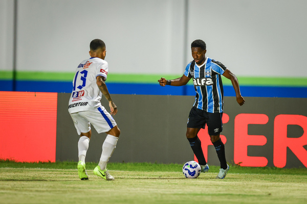 Grmio sofre nos pnaltis para derrubar So Raimundo na Copa do Brasil
