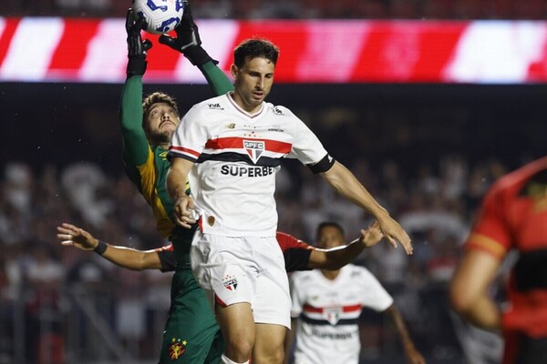 Calleri perde pnalti e So Paulo empata com o Sport no Brasileiro