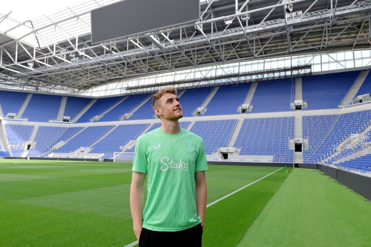 Everton contrata Mark Travers do Bournemouth