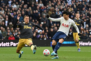 Tottenham massacra Newcastle e sobe o elevador na Premier League