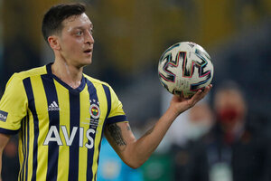 Fenerbahe anuncia resciso com Ozil