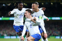 Frana bate Irlanda em jogo apertado e segue 100% nas Eliminatrias