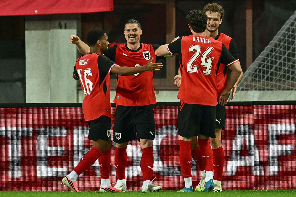 Áustria supera expulsão no primeiro tempo e vence a Tunísia em teste antes da Copa