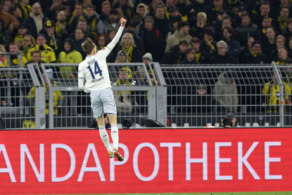 Em jogo de duas viradas, Hoffenheim bate Dortmund e vence a primeira em 2024
