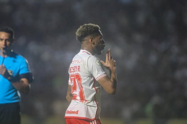 Inter bate Vasco em So Janurio e mantm escalada na tabela do Brasileiro