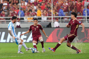 Muita gua, pouco futebol: Venezuela e Argentina ficam no empate em Maturn