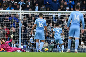 City supera forte marcao dos Wolves e mantm liderana da Premier League
