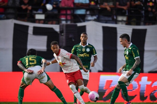 Bragantino e Palmeiras se neutralizam e placar no sai do zero