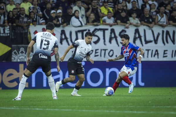 Na luta pela Libertadores, Corinthians castiga o Bahia e encaminha vaga