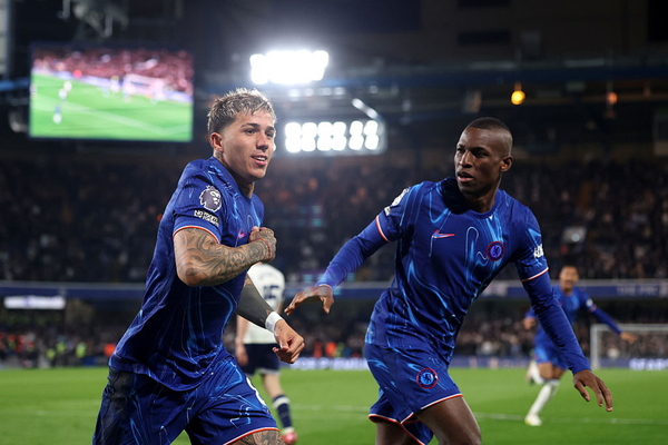 Chelsea domina o Tottenham, vence o clssico de Londres e retoma quarta posio