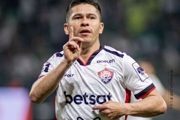 Fatal nos contra-ataques, Vitria surpreende Palmeiras no Allianz Parque