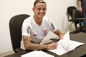 Corinthians renova com Kayke, joia da base que pode jogar contra o Atlhetico