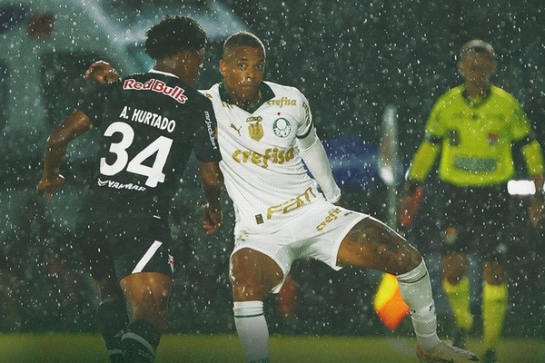 Com gol no fim, Palmeiras bate Bragantino e mantm invencibilidade no Paulisto