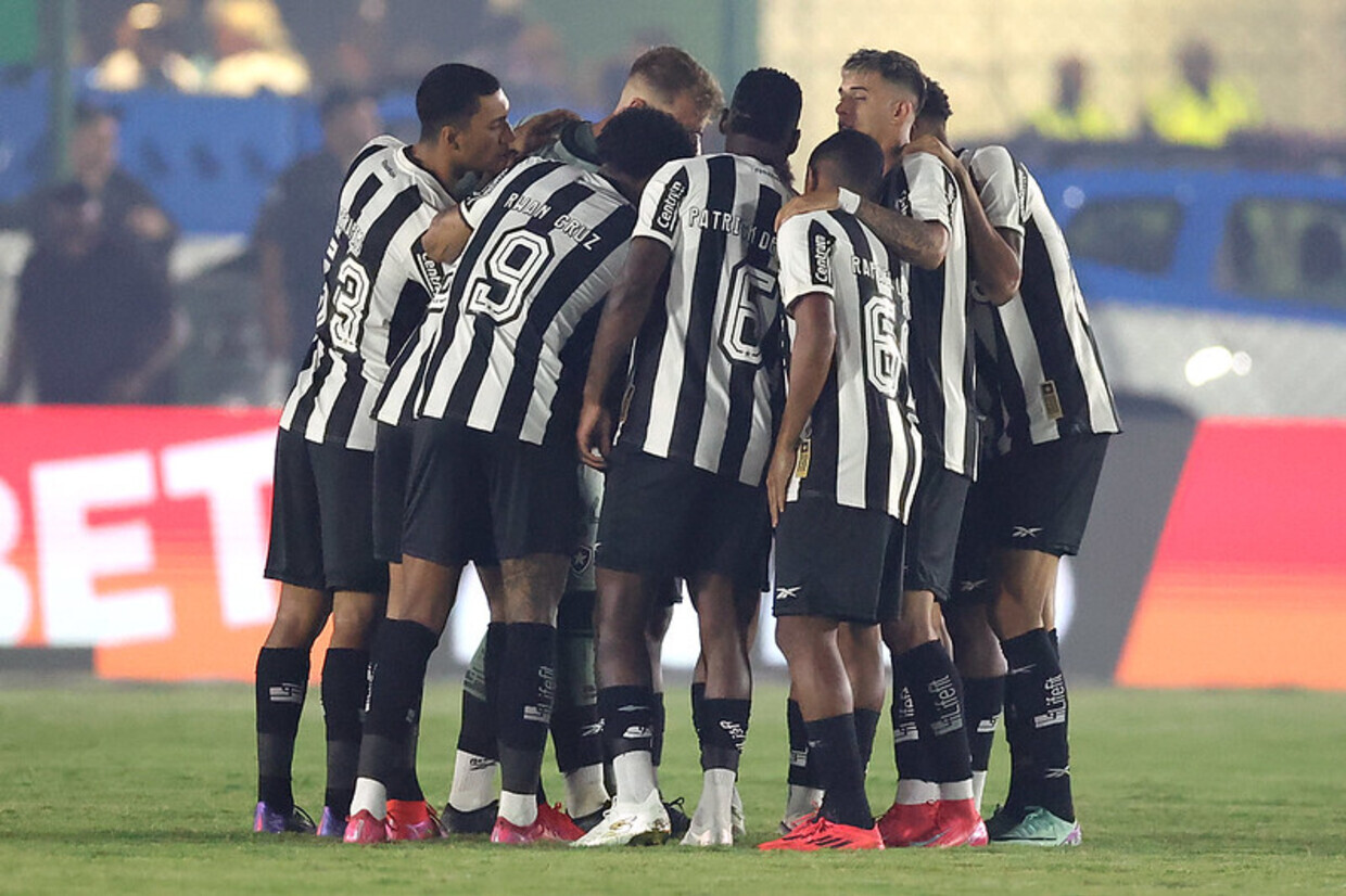 Racing e Botafogo iniciam disputa pelo título inédito da Recopa Sul-Americana