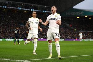 Leeds abre mo de mais um destaque e empresta atacante ao Everton