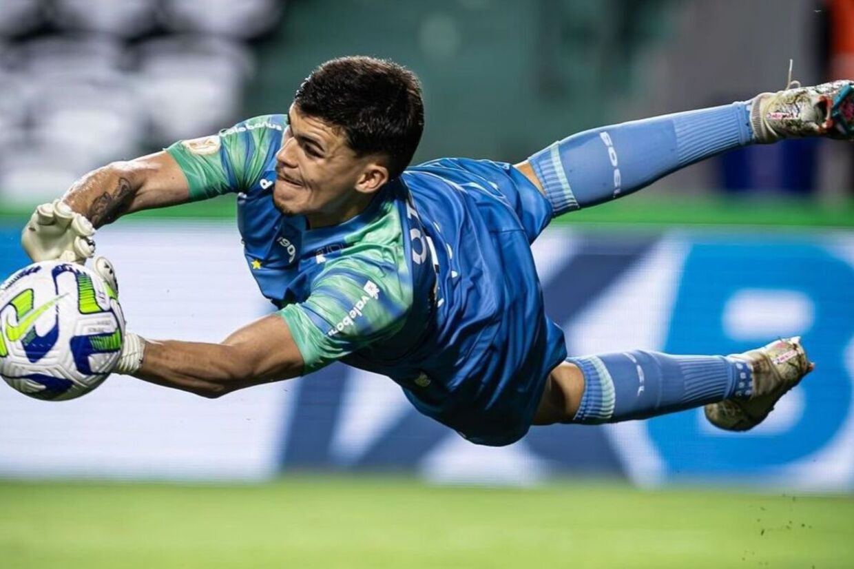  Coritiba renova contrato do goleiro Pedro Morisco