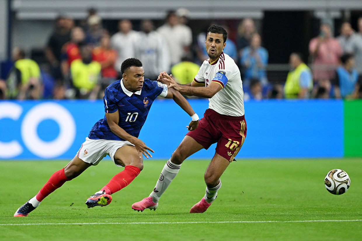 Espanha supera França em confronto internacional com gol decisivo de Pedro Porro