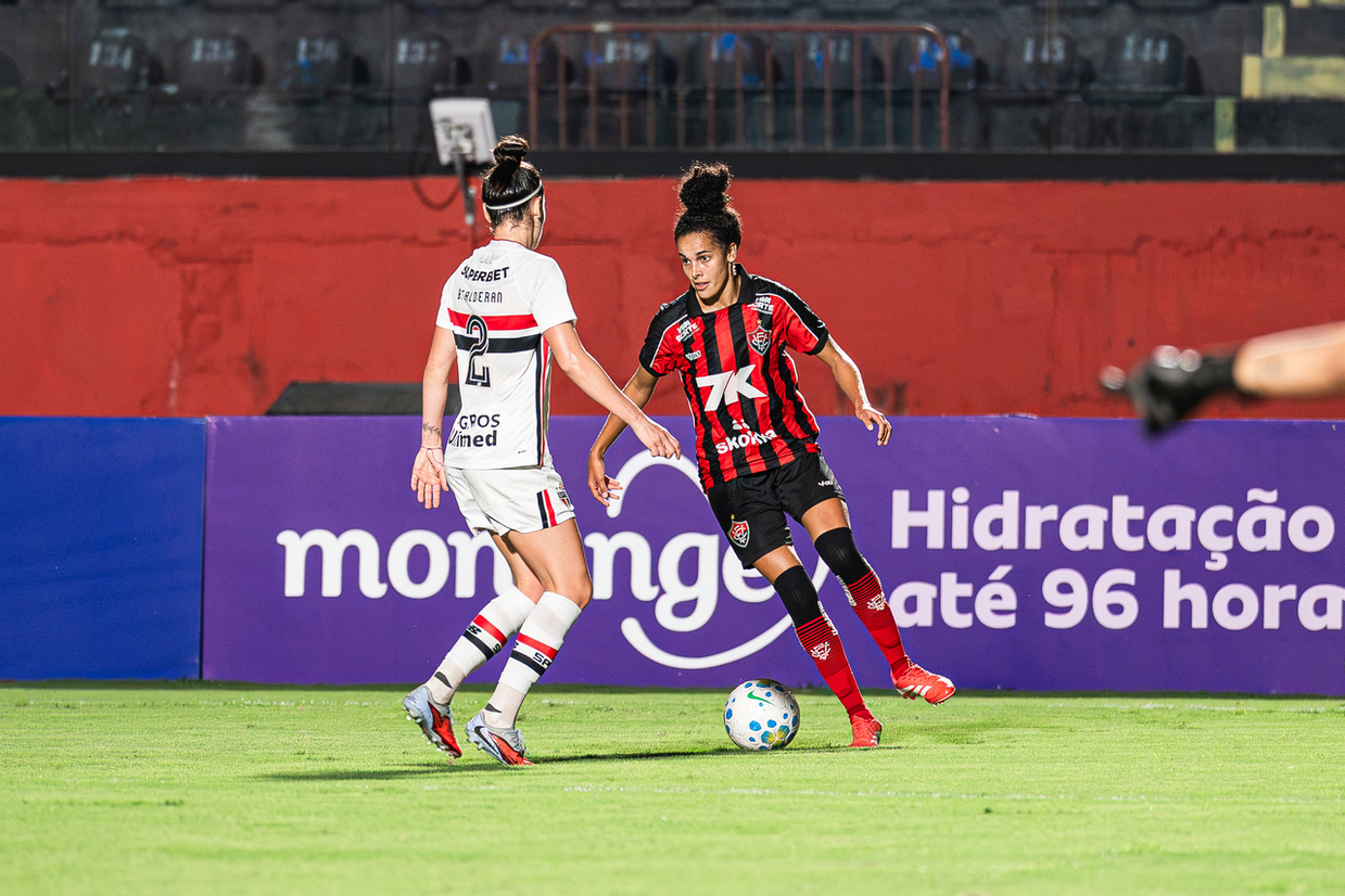 São Paulo bate Vitória e dorme líder do Brasileirão Feminino