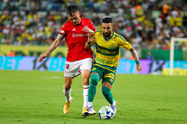 Inter mostra oportunismo e vence o Cuiab pela primeira vez na Arena Pantanal
