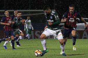 Com dois de Borja, Palmeiras vence no Paraguai e abre boa vantagem sobre Cerro