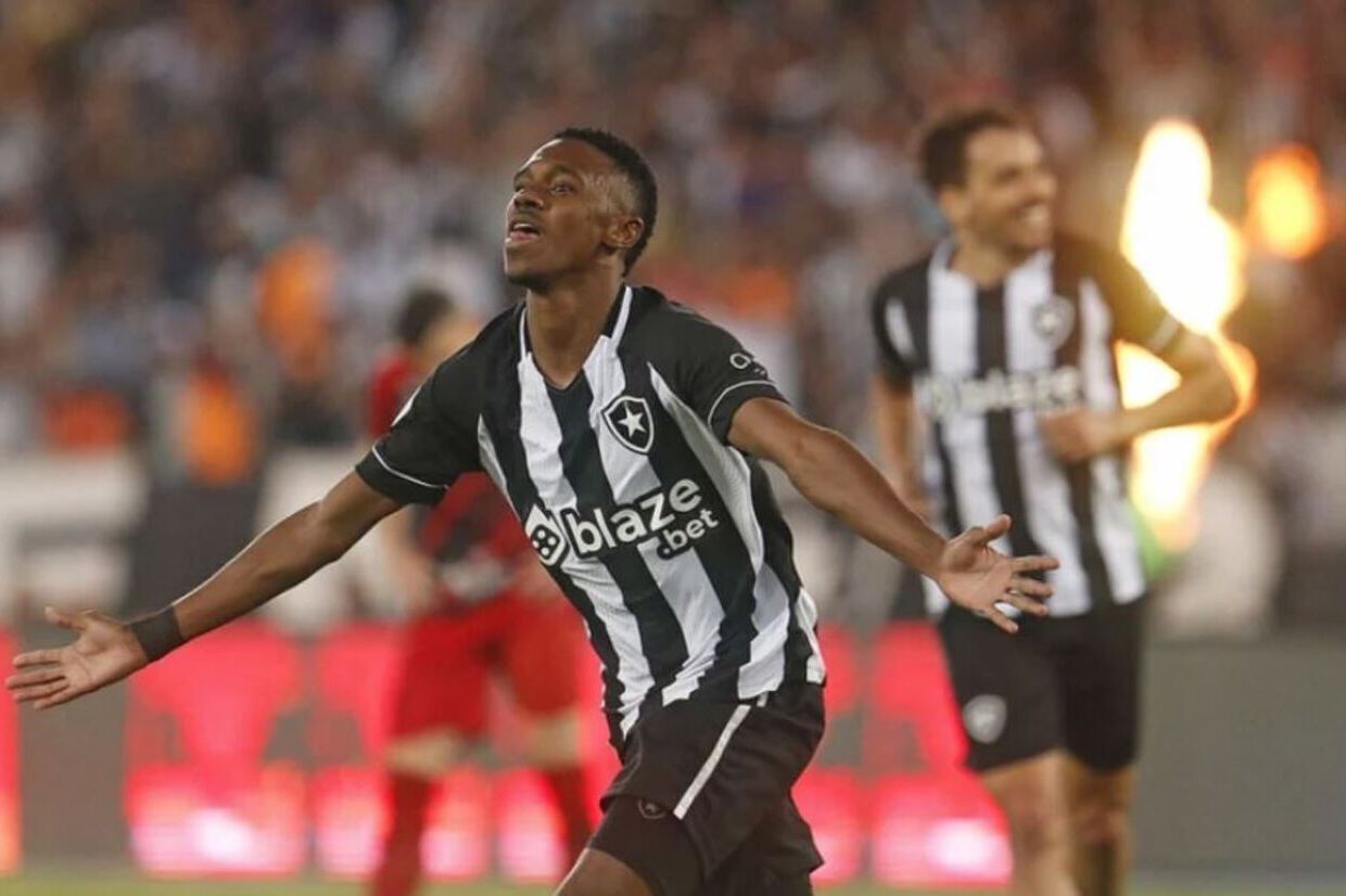 Com aval de Textor, Jeffinho está perto de voltar ao Botafogo
