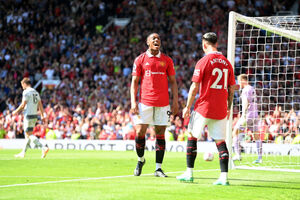 Manchester United vence o Wolverhampton sem sustos e aumenta vantagem no G4