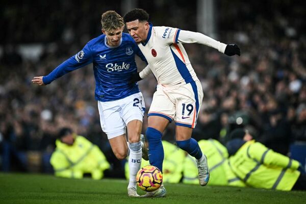 Everton faz jogo duro e segura empate contra o Chelsea em casa