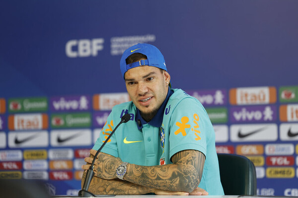 De volta  meta da seleo, Ederson projeta sequncia com Dorival: 'Ambio de jogar'
