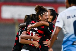 Flamengo goleia com dois de Cristiane