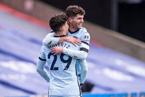 Com primeiro tempo impecvel, Chelsea bate Palace e sobe ao G4 no Ingls