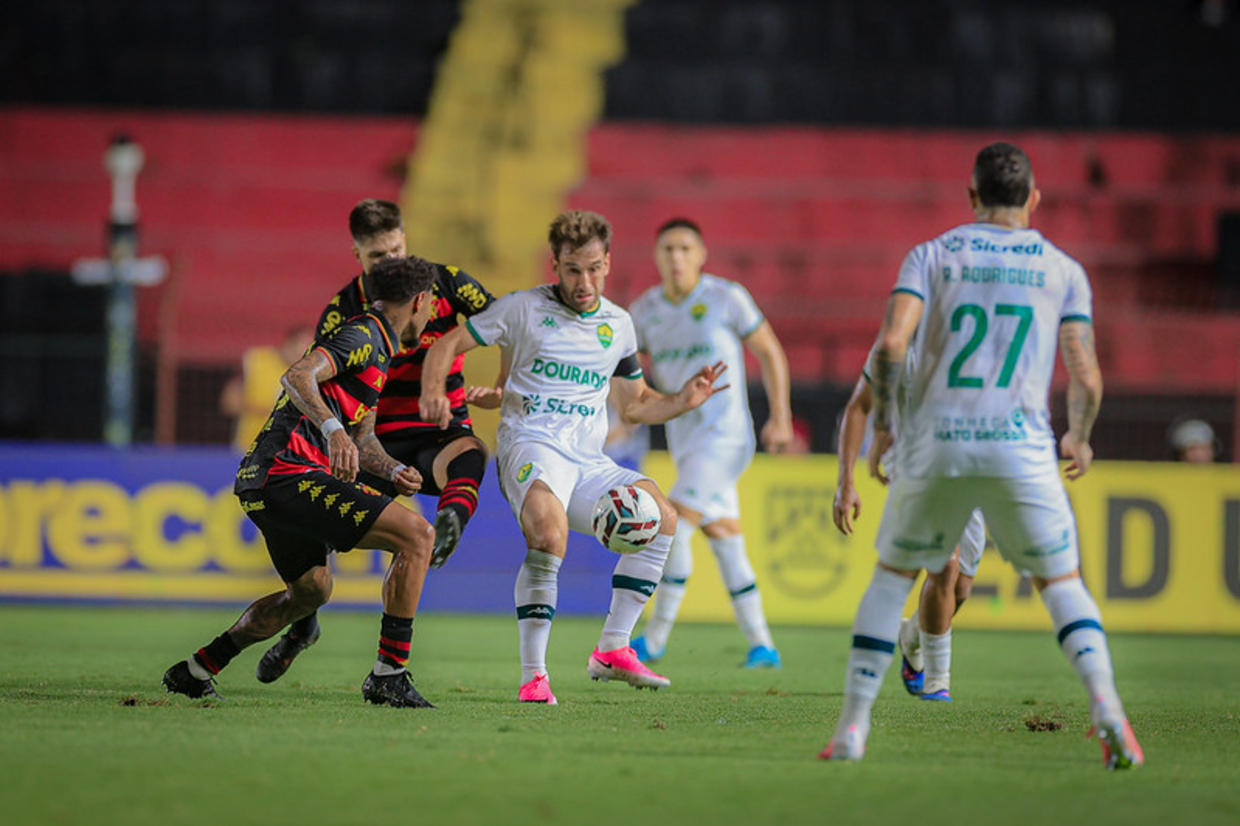 Sport sai na frente, mas cede empate ao Cuiabá na Ilha do Retiro