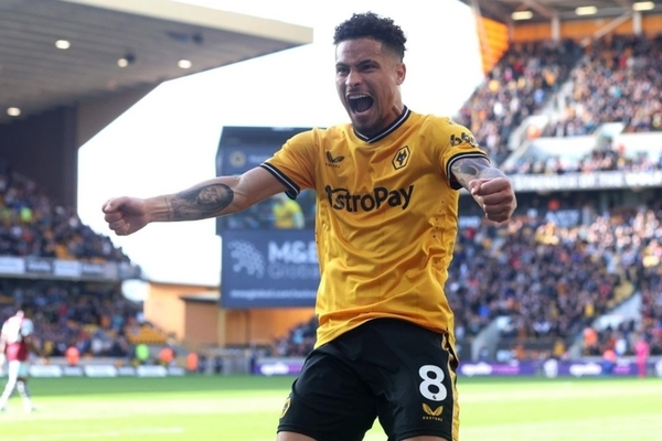 Joo Gomes, volante da seleo, prolonga vnculo com o Wolverhampton