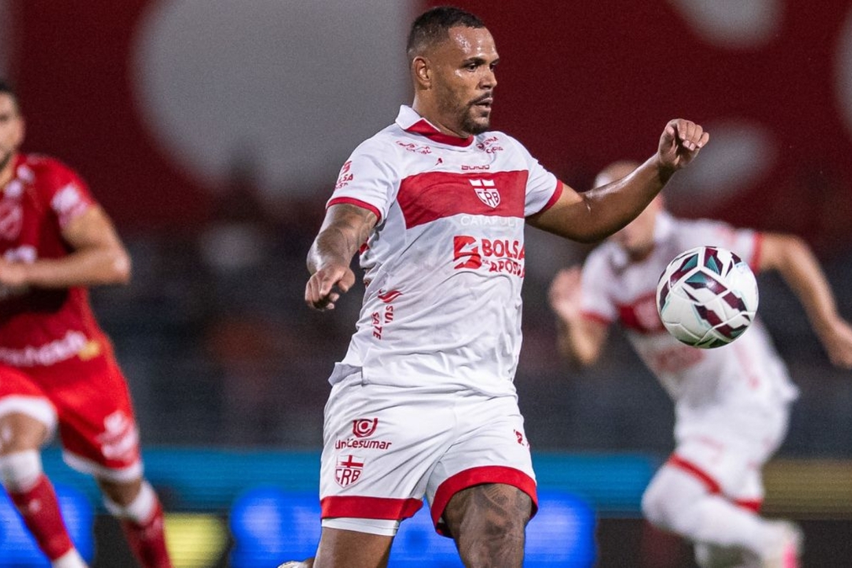 CRB decide no primeiro tempo, bate o Vila Nova e encosta no G-6