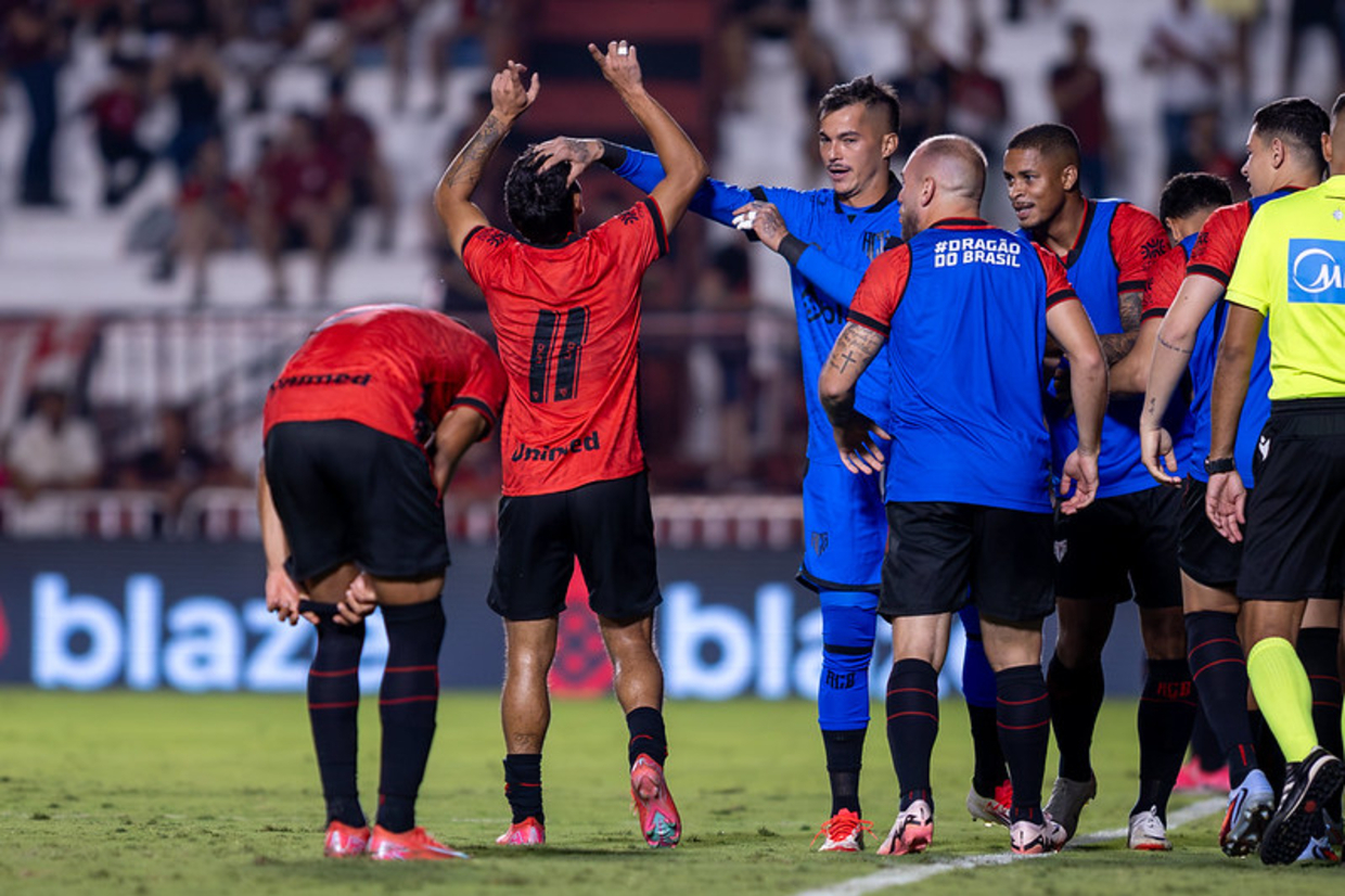 Com brilho de Marrony, Atlético Goianiense supera o Operário e mira o G6 da Série B