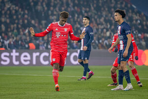 Bayern se impe em Paris, bate PSG e sai na frente nas oitavas da Champions