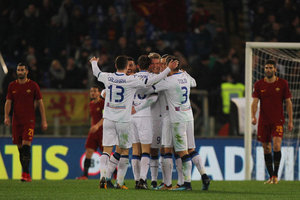 Atalanta abre 2 a 0 e se segura com um a menos para bater Roma na capital