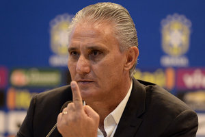 Tite confirma convocao de lateral para a vaga de Dani Alves