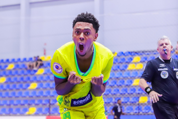 Veteranos levam Sorriso  goleada na estreia do Brasileiro; Vasco leva virada da Yeesco