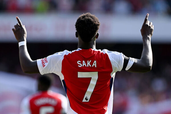Arsenal mantm o tom e comea Premier League com o p direito